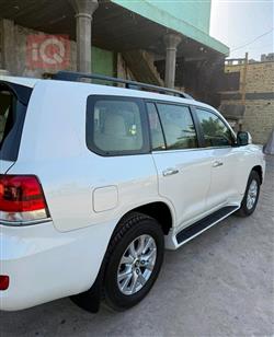 تۆیۆتا لاند کروزەر